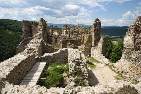 Trenčiansky hrad a praktické tipy pre návštevu s kočíkom